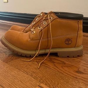 Women’s Timberland Boots *LIGHTLY WORN* Size: 8.5W